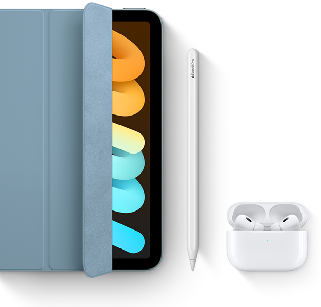 iPad mini při používání se Smart Foliem, Apple Pencilem Pro a AirPody Pro.